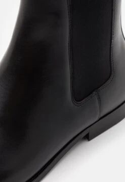 Coach Metropolitan Chelsea Boot - Classic Ankle Boots - Black -Stock X 83d77dd0ba824116bf0bcc72aedb676f
