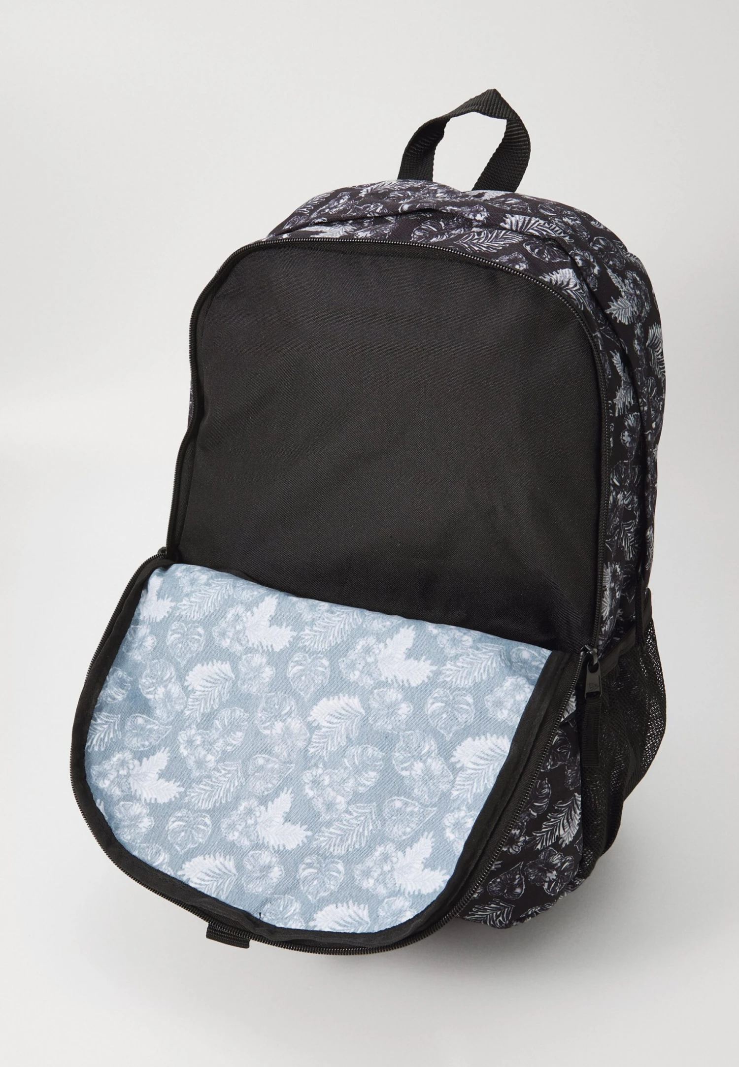 NEW ERA NEW YORK YANKEES STADIUM BACKPACK - Club Wear - Black 6 NEW ERA NEW YORK YANKEES STADIUM BACKPACK - Club Wear - Black - Image 4