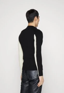 Filling Pieces Turtle Neck Zip - Jumper - Black -Stock X 8470b09486a14d77b500b035d2e012ae