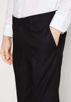 Aquila Set - Suit - Black -Stock X 84ace2ffd7ff4c63bd9f71f82ee652d0