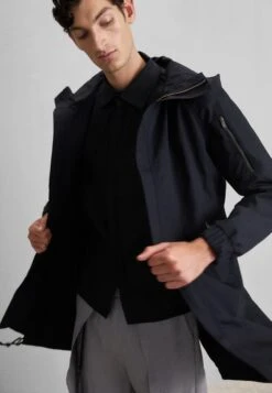 High Collar Hexagon - Parka - Black