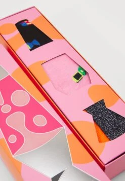 Happy Socks Throwback Gift Set 3 Pack Unisex - Socks - Multi-Coloured -Stock X 85fa62b622e6494599eedfa4f4fbf077