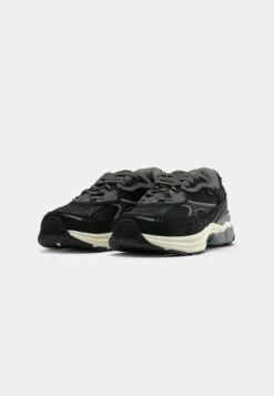 Replay RIFF RUNNER OP4 - Trainers - Black -Stock X 860fcfb0bbf148bea9d6ecbaaae1562d