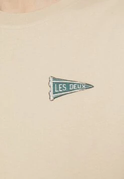 Les Deux Flag - Print T-Shirt - Dark Sand -Stock X 8624195e26b34ec5b840f9a2de363e0d