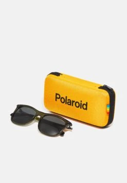 Polaroid Unisex - Sunglasses - Olive -Stock X 86fb3fcc583141eebe8b67e27451ce89