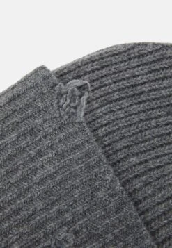 Han Kjøbenhavn Distressed Beanie Unisex - Beanie - Grey -Stock X 874b468d2bd3413aa621777a0d9d6ff2