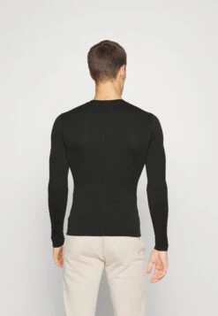 Champion Seamless Long Sleeve - Long Sleeved Top - Black 13 Champion Seamless Long Sleeve - Long Sleeved Top - Black -Stock X 88b7b797855945929f7fff639237e6f6