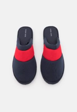 Pier One Unisex - Slippers - Dark Blue/Red 11 Pier One Unisex - Slippers - Dark Blue/Red -Stock X 8af2b4cf7cb544169d42982a9f3ccda1