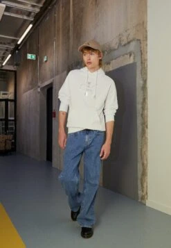 Calvin Klein Jeans Seasonal Monologo Regular Hoodie - Hoodie - Bright White -Stock X 8b4c329524494dceacd8836ee8b7de8f