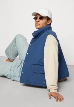 The North Face Thermoball Mountain Vest - Waistcoat - Shady Blue -Stock X 8b4d95b6ecae45b8b2bb39d992a08de7