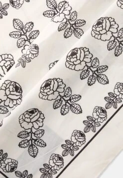 Marimekko ASTRILLI VIHKIRUUSU UNISEX - Foulard - Off White/black -Stock X 8cca1a710103492cb36df0fe262f0dcc