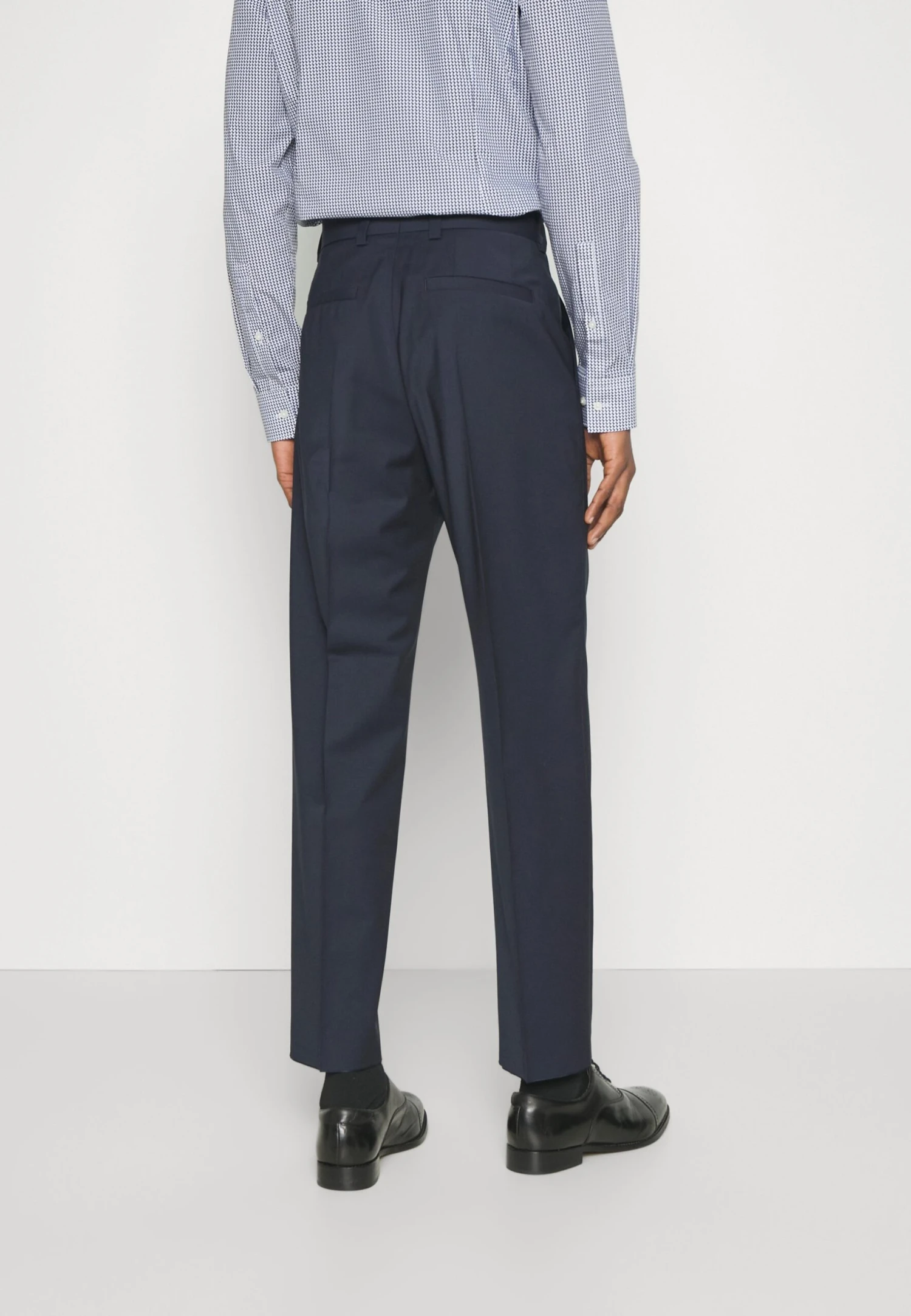 Hugo Teagan - Suit - Dark Blue Five 8 Hugo Teagan - Suit - Dark Blue Five - Image 6