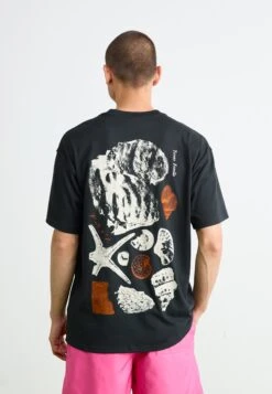TEE FOSSILS - Print T-shirt - Black -Stock X 8e6e311d228d457f87879c11378bd874