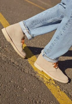 Clarks Originals DESERT - Lace-up Ankle Boots - Beeswax -Stock X 8f33e845187a4c27b2ced2bbae0af5d2