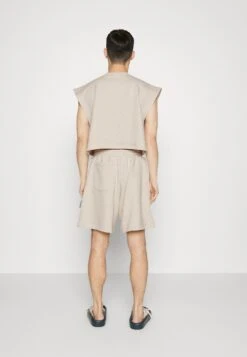 Cyrus Unisex - Shorts - Grau -Stock X 8f634f555ca5445186690f3d233b0177