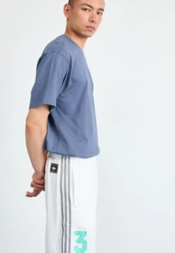 Adidas Originals NUWAVE SHORT - Shorts - White -Stock X 8f97712627e145d593add77f3d734ea6