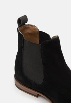 Carter Chelsea - Classic Ankle Boots - Black -Stock X 90c57eb699c54f2aba52ed0c4794af07