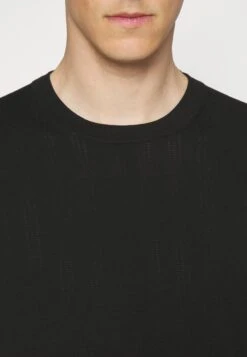 DRYKORN Derico - Basic T-Shirt - Black -Stock X 92569f0b11624f44919904d3e3fd590e