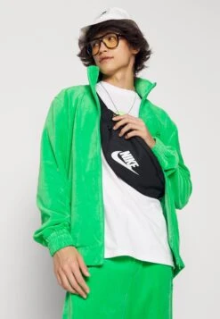 Nike Sportswear HeritageUnisex - Bum Bag - Black/White -Stock X 9290dc38522b4f56b8973cd1452f05b6