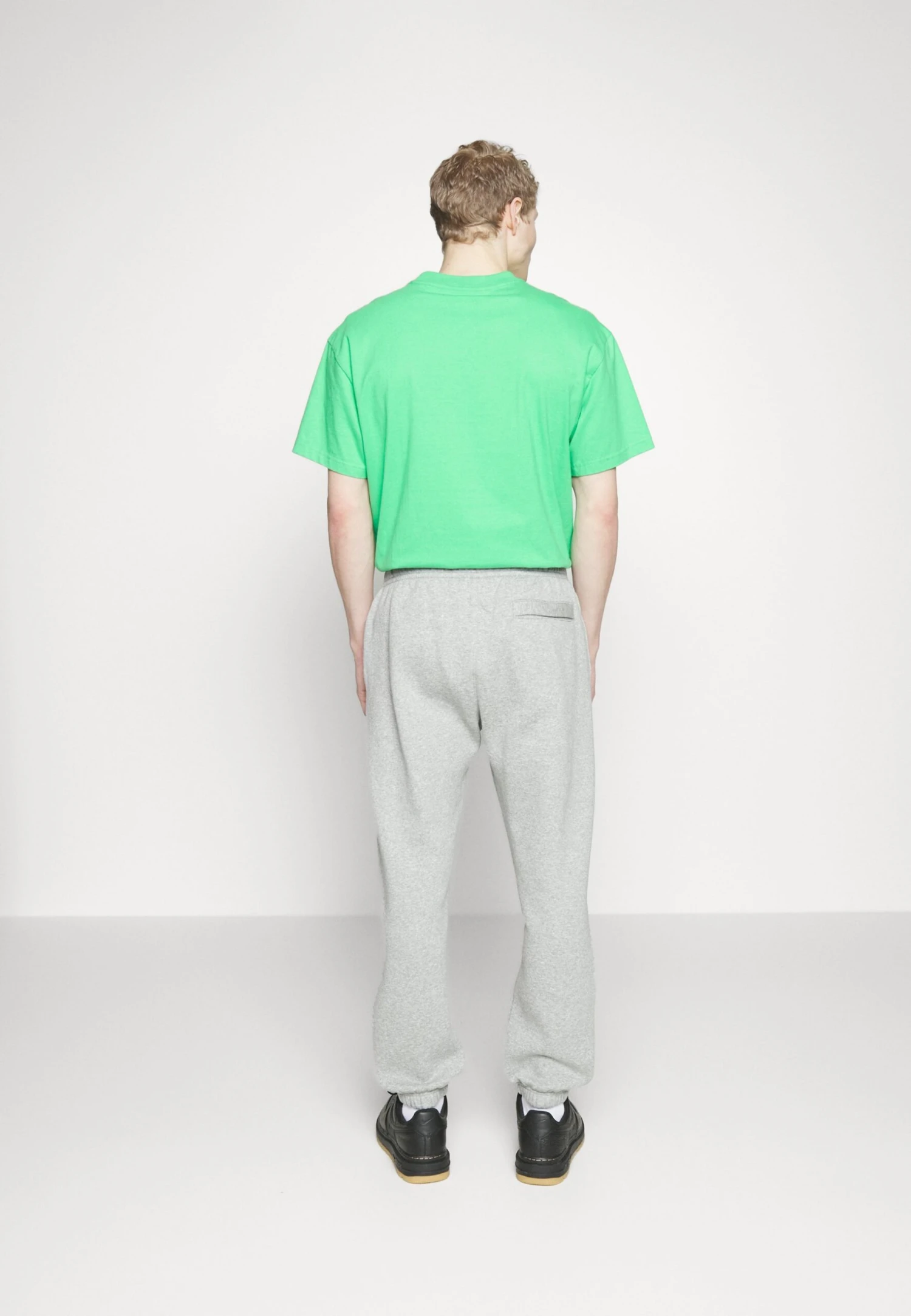 Nike Sportswear Club Logo - Tracksuit Bottoms - Dark Grey Heather 6 Nike Sportswear Club Logo - Tracksuit Bottoms - Dark Grey Heather - Image 4