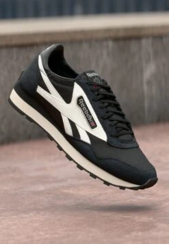 Reebok Classic AZTEC II UNISEX - Trainers - Black/washed Black/chalk