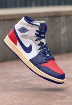 AIR JORDAN 1 MID - High-top Trainers - Sail/midnight Green/pure Platinum-coloured/redstone -Stock X 952de5f9d9b24f058ae3b5687b3ccfca