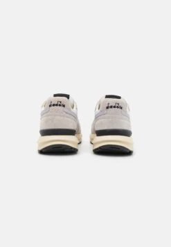 Diadora Kmaro Unisex - Trainers - Wind Gray/White -Stock X 9634a0783eb44295bd8a39c28d5ccbd6