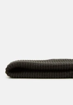 ARKET Unisex - Beanie - Khaki -Stock X 971cd476c08e4703bd22c3068624cd58