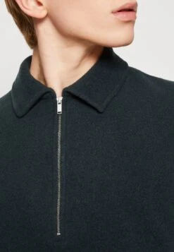 ARKET Fleece Jumper - Dark Green -Stock X 975d5d551fbe4eada5219c017367d7e4