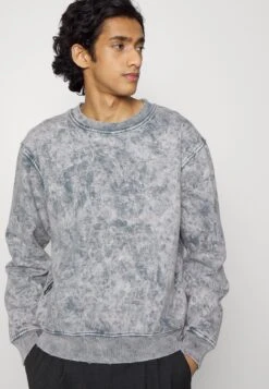 Han Kjøbenhavn Crew - Sweatshirt - Distressed Acid Grey -Stock X 98e50515465c4e029e61685ad4b062a1