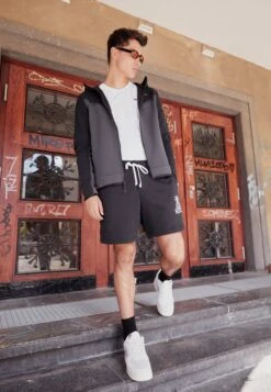 Nike Sportswear Shorts - Black/White