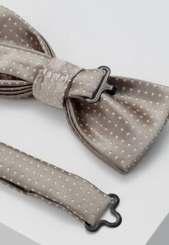 Only & Sons Onstbox Theo Tie Set - Pocket Square - Fallen Rock -Stock X 9cc6841efcc24892af1317998a471016