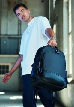 Rucksack - Schwarz -Stock X 9de296fc5f89473399bdebe9200bbd2a