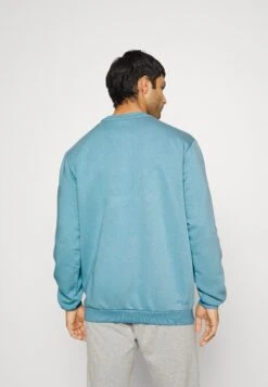 Fila Broc Crew - Sweatshirt - Adriatic Blue -Stock X a4147f6ecbd0415aadfa112144dcb439