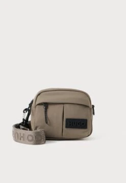 Hugo TARIC - Cross Body Bag - Black -Stock X a416f2ec90f04b848e4ec46e3d8fc454