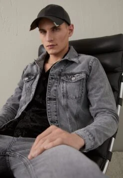 Han Kjøbenhavn Slim Jacket - Denim Jacket - Black Washed -Stock X a43ee031ebad464ca94d7f32ef57d03f