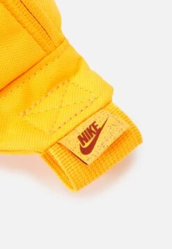 Nike Sportswear HeritageUnisex - Bum Bag - Sundial/Rugged Orange -Stock X a4c813be22a842ee9cd3a28989c79100