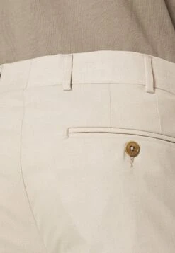 Noah - Suit -Stock X a4f725a4567e4a46907297693aeca780