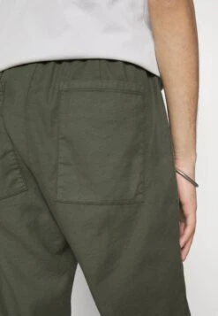 DRYKORN Plain - Trousers - Green -Stock X a502e11ca08e40648902e9867301d21b