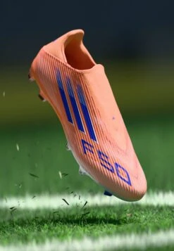 ADIDAS PERFORMANCE F50 LEAGUE LACELESS FIRM GROUND FOOTBALL BOOTS - Firm-ground Football Boots - Beam Orange/lucid Blue/footwear White