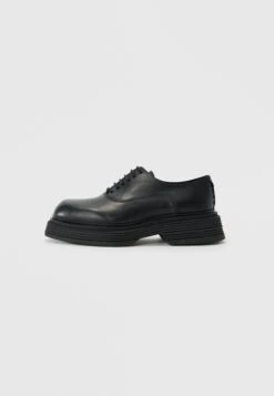 BROGUE - Lace-ups - Black