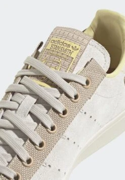 Adidas Originals Trainers - Beige -Stock X a7efbca6039b416588aca674a61db96f