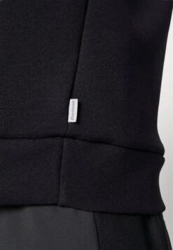 Houdini Mono Air Crew - Sweatshirt - True Black -Stock X a83a5b5bd85e480dab8ce210b3211dc6