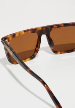 Michael Kors EDGEWATER - Sunglasses - Vintage Tortoise -Stock X a85d81ad81f34e34a1f2780397c19ed7