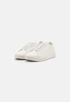 Lacoste Court - Trainers - Offwhite -Stock X a93bc01966d845a3a34ca7bb732f2fb0