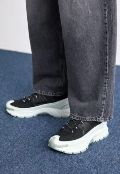 Nike Sportswear ZOOM VOMERO ROAM UNISEX - Trainers - Black/racer Blue -Stock X a9dbb835dc8d458bbb8f6278998edc23