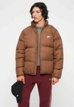 Nike Sportswear CLUB PUFFER JACKET - Down Jacket - Mosswood Brown/white -Stock X ab2b211be0344455bc5d40bdff562313