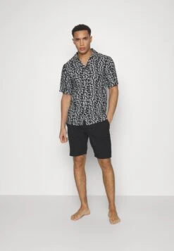 Resort Shirt Print - Shirt - Black -Stock X ab80326432064c9ca1e52a373e0e75aa