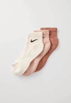 Nike Performance EVERYDAY PLUS CUSH ANKLE UNISEX 3 PACK - Sports Socks - University Red/white/deep Royal Blue -Stock X ac4e01067f9c4fc1853825fda29ab72d