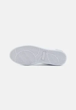 Lacoste POWERCOURT 224 - Trainers - White/navy -Stock X acd0f35fb7234e3da43ddd56be3caab8